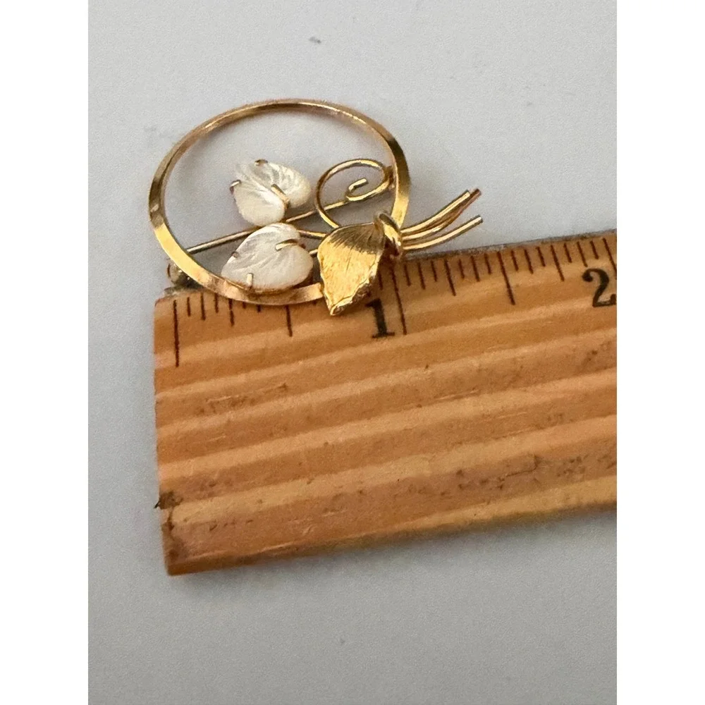 Creed Brooch Pin 1/20 12K‎ Gold Filled Mother of Pearl Leaf
